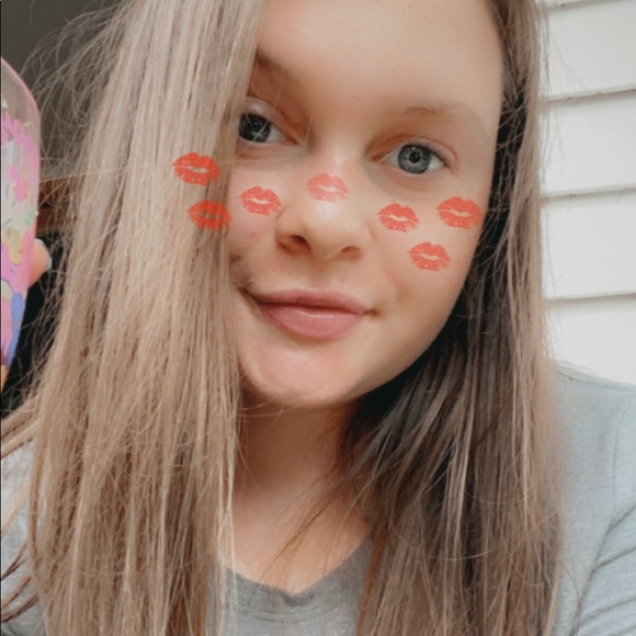 Meet your Posher, Alexis - Picture 1 of 1